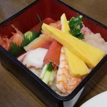 Momo - Chirashi - Sushi Bars Near Me - Winnipeg, Manitoba