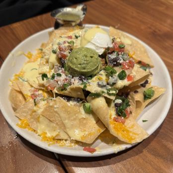Blanco Cocina + Cantina - Nachos con Queso Blanco - Tacos Near Me - Oak Brook, Illinois