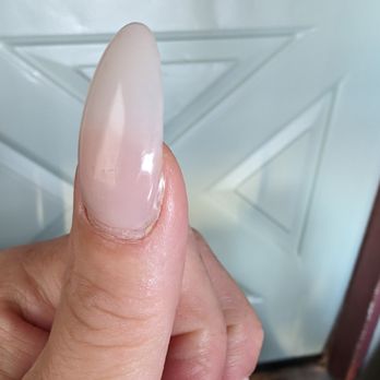 Le Nails - Didn't remove the excess on the edges - Nail Salons Near Me - Jackson, Michigan