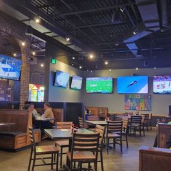 Walk-On's Sports Bistreaux - Stadium Trace Restaurant - Lower dinning area