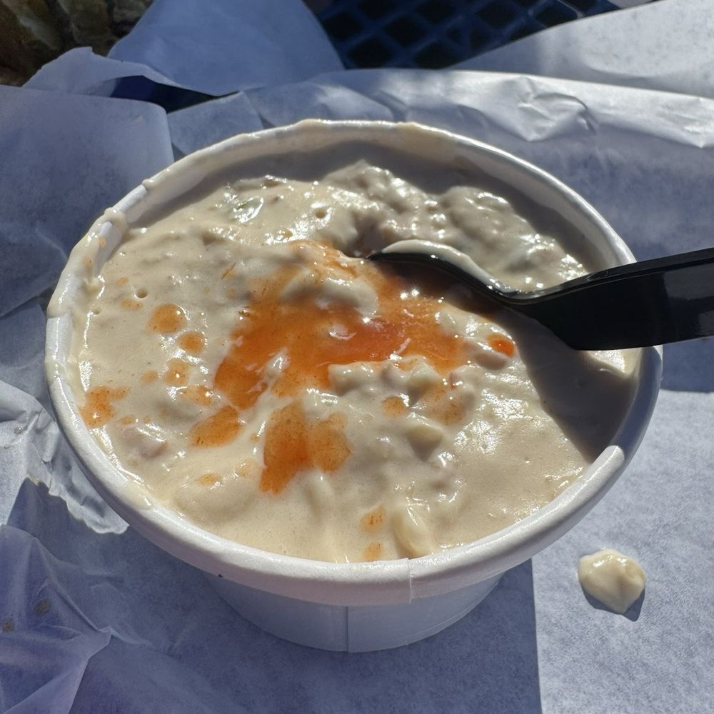 Calm chowder with added hot sauce Calm chowder with added hot sauce