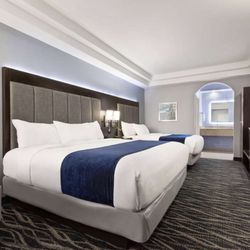 Days Inn & Suites by Wyndham Houston Hobby Airport - Guest room
