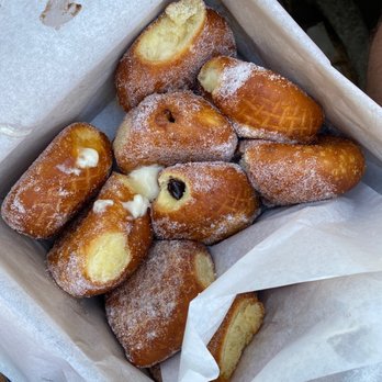 Leonard's Bakery - Box of 10 malasadas, various flavors! Generous amounts of filling! - Bakeries Near Me - Honolulu, Hawaii Leonard's Bakery - Box of 10 malasadas, various flavors! Generous amounts of filling! - Bakeries Near Me - Honolulu, Hawaii