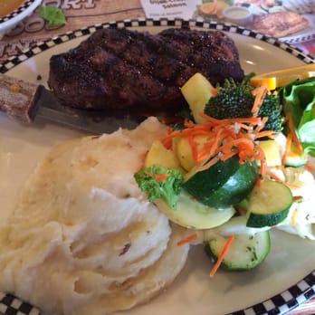 Black Bear Diner Vallejo - 8oz Top Sirloin (little less portion) - American Near Me - Vallejo, California