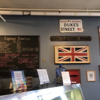 Bluffington's Cafe - Eclectic decor - Cafes Near Me - Lake Bluff, Illinois