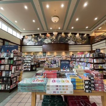 Barnes & Noble - Interior - Books, Mags, Music & Video Near Me - Miami, Florida