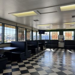 Mr. Pickle's Sandwich Shop - Indoor seating