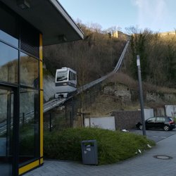 Ehrenbreitsteiner Schrägaufzug - Der Schrägaufzug fährt nach oben.