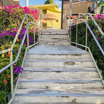 Piscinas Aguas Termales - Stairs or ramp to vending - Swimming Pools Near Me - Coamo, Puerto Rico