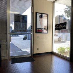 Park Avenue Optometry - Front door and waiting room