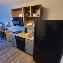 Candlewood Suites Elgin NW-Chicago - Kitchen area next to main door.