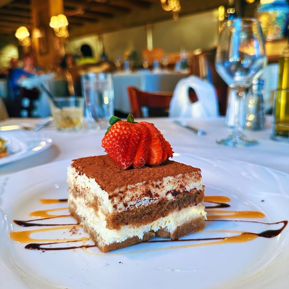 Odie's | Old Dominion Bar | Nashville, TN, image size:1000x1000