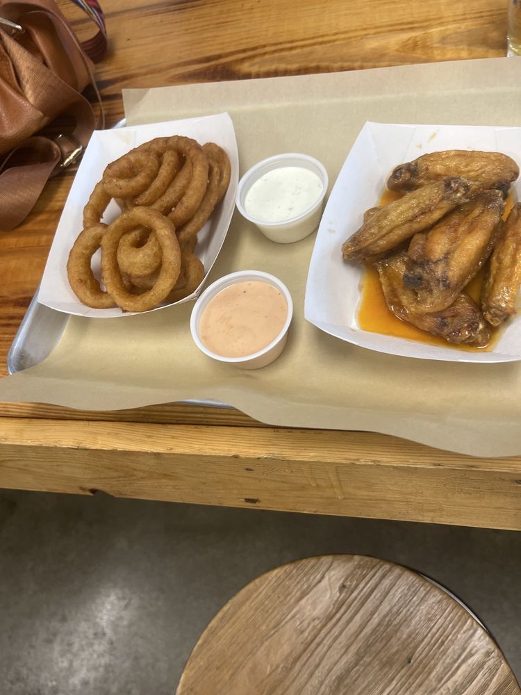 Wing House Grill