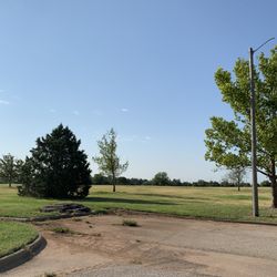 Kiwanis Park - Parking area right next to grassy areas.