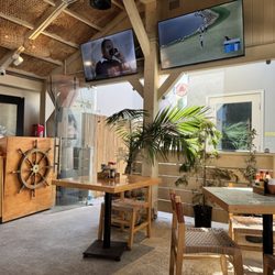 Puntamar - The outdoor covered seating with TVs above