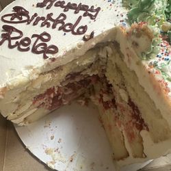 Chandler's Bakery - This is what the cake looks like on the inside. Look how crumbly it is!
