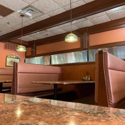 Ciro's Pizzeria & Restaurant - Lots of booths and plenty of seating!