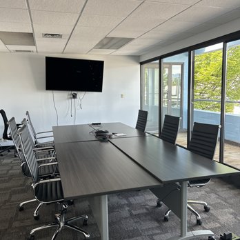 Bargreen Ellingson - One of several conference meeting spaces - Kitchen & Bath Near Me - Vancouver, British Columbia Bargreen Ellingson - One of several conference meeting spaces - Kitchen & Bath Near Me - Vancouver, British Columbia