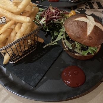 Le Q.G. - Gastropubs Near Me - Mont-Tremblant, Quebec Le Q.G. - Gastropubs Near Me - Mont-Tremblant, Quebec