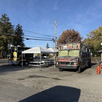Paper Platez - Outside, there is a tented eating area - Food Trucks Near Me - Mountain View, California