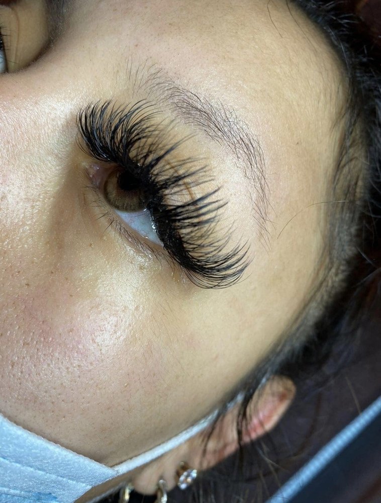 California Lashes & Spa Logo