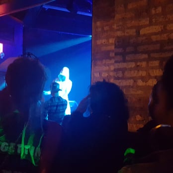 Hydrate - This damn wall - Dance Clubs Near Me - Chicago, Illinois