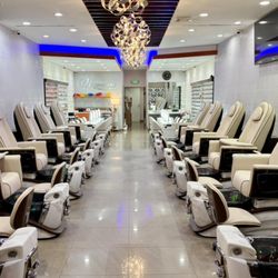 Mignonne Nail Bar - We have a new row of seats.