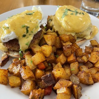 Brunch - Carb cake eggs Benedict - Breakfast & Brunch Near Me - Paso Robles, California Brunch - Carb cake eggs Benedict - Breakfast & Brunch Near Me - Paso Robles, California