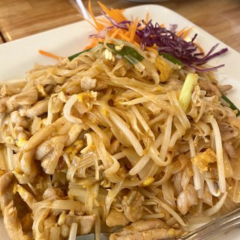 Basil & Co - Pad Thai with chicken - Thai Near Me - Diamond Bar, California Basil & Co - Pad Thai with chicken - Thai Near Me - Diamond Bar, California
