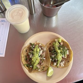 Tacos Don Juan - Maciza + cuero (pork butt + pork rinds) tacos - Tacos Near Me - México, D.F., DIF Tacos Don Juan - Maciza + cuero (pork butt + pork rinds) tacos - Tacos Near Me - México, D.F., DIF