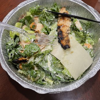 Martel Restaurant - Tiny salad with burnt dry chicken. - French Near Me - Fairfield, Connecticut Martel Restaurant - Tiny salad with burnt dry chicken. - French Near Me - Fairfield, Connecticut