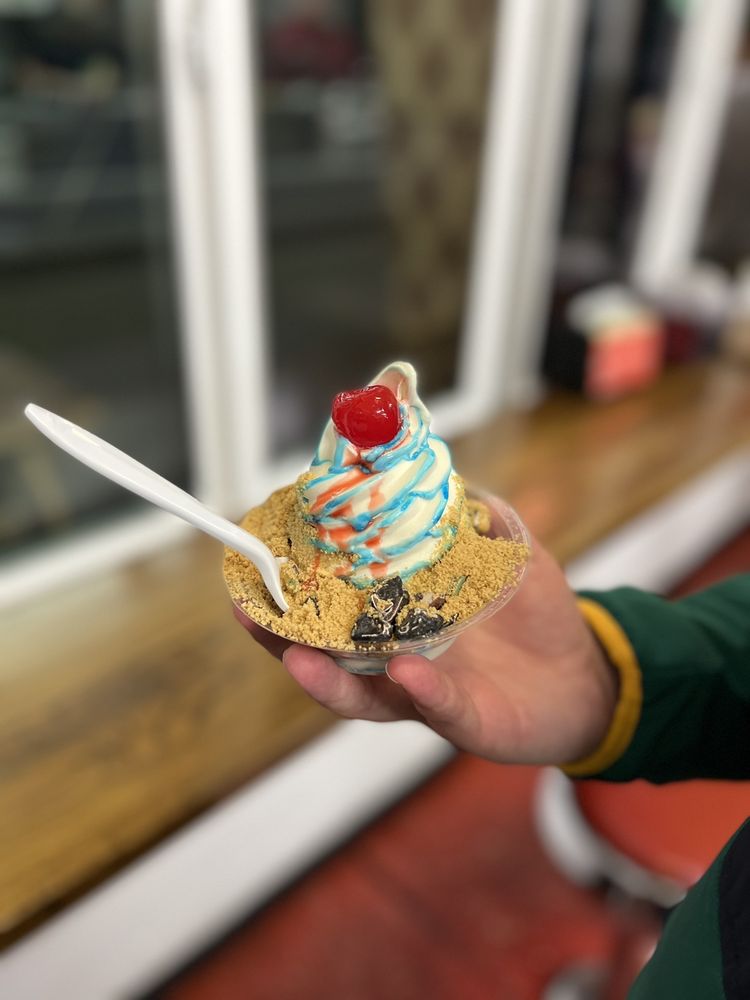 DAIRY KORNER Updated August 2024 52 Photos & 59 Reviews 1605 Lakeview Ave, Saint Joseph