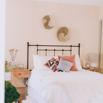 Roam Rentals + Design - Staging provided scale and style for this vacant condo and sold in just ONE week! - Interior Design Near Me Roam Rentals + Design - Staging provided scale and style for this vacant condo and sold in just ONE week! - Interior Design Near Me