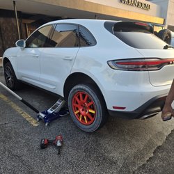 Frankie Mobile Tire Service - Porsche Macan Tire change Roadside