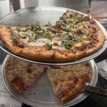 Pizza District - BBQ Chicken Pizza   Large 18" 4 Cheese White Pizza   Large 18" - Pizza Near Me - Boca Raton, Florida