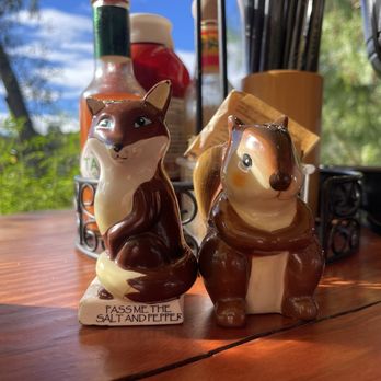 Cafe on 27 - Salt and pepper shakers - Breakfast & Brunch Near Me - Topanga, California