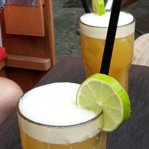 Foto zu Train - Berlin, Deutschland. Perfekt gemixter Mai Tai....