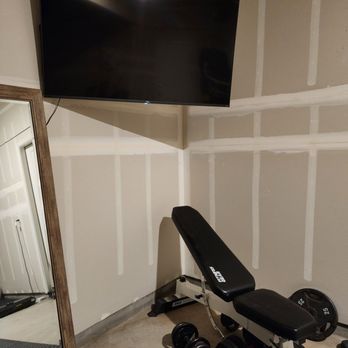 Roseville Wall Mounts - Garage TV mounted with ability to swivel - TV Mounting Near Me Roseville Wall Mounts - Garage TV mounted with ability to swivel - TV Mounting Near Me