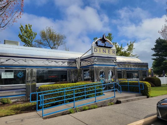 Blue Moon Diner by null