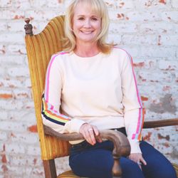 Vintage Darling Estate Sales - Jen is a lifelong resident of Yuba City and her families reputation speaks for the trust and friendship she has built in the community.
