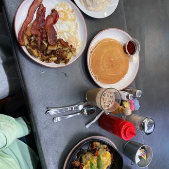 Silverback Breakfast & Cafe - Biscuits and gravy with home fries, eggs, bacon, side of pancakes, south of the border. Soooo good! - Cafes Near Me - Vista, California Silverback Breakfast & Cafe - Biscuits and gravy with home fries, eggs, bacon, side of pancakes, south of the border. Soooo good! - Cafes Near Me - Vista, California