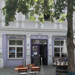 Augustiner - Eingang zum Lokal vom Biergarten
