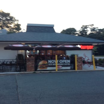 Smashburger - Outdoor patio - Burgers Near Me - Charlotte, North Carolina Smashburger - Outdoor patio - Burgers Near Me - Charlotte, North Carolina