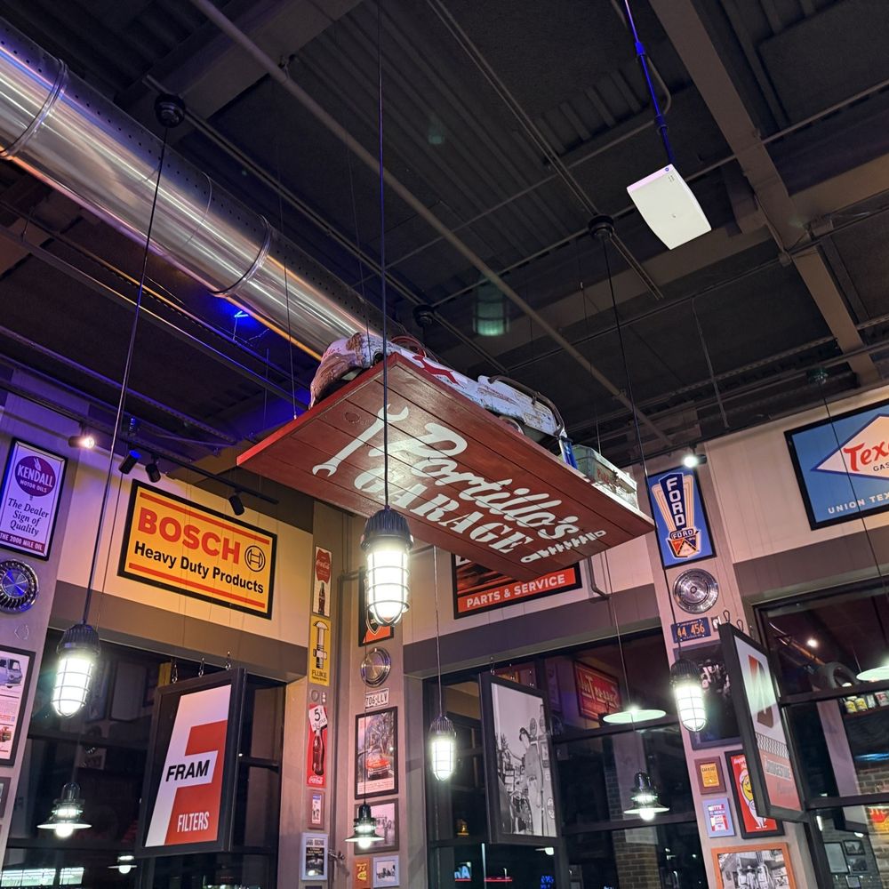 Portillo's Lubbock - Inside - Hot Dogs Near Me - Lubbock, Texas