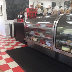 Louise's Homemade Food & Baked Goods - Super clean and friendly!