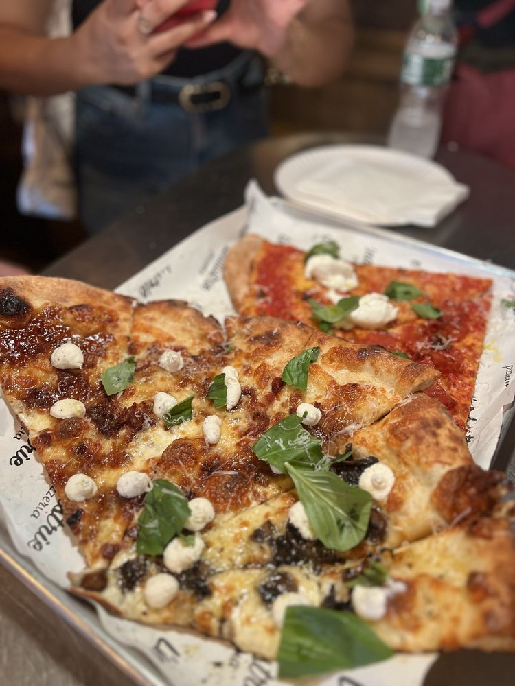 Bob's Pizza Tour Logo