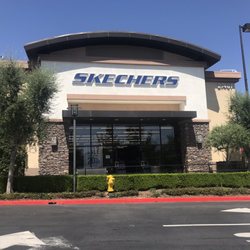 SKECHERS Warehouse Outlet - Front