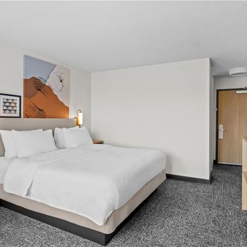 Spark by Hilton Traverse City - Guest room - Hotels Near Me - Traverse City, Michigan Spark by Hilton Traverse City - Guest room - Hotels Near Me - Traverse City, Michigan