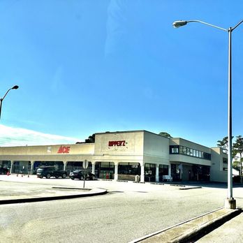 Ripper’z - Ripper'z storefront - American Near Me - St. Simons Island, Georgia