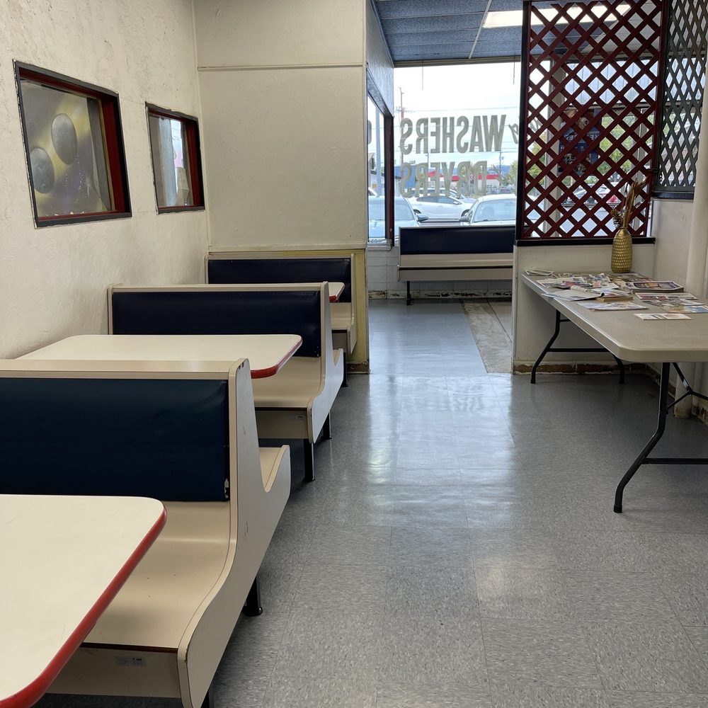 Central Point Laundromat - Tables - Laundromat Near Me - Central Point, Oregon Central Point Laundromat - Tables - Laundromat Near Me - Central Point, Oregon